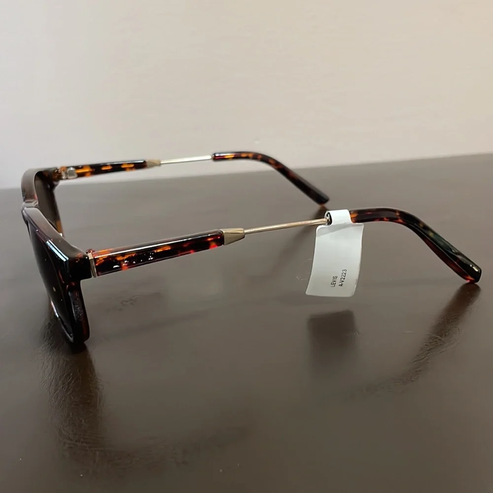 Levi’s Sunglasses - Picture 5 of 8